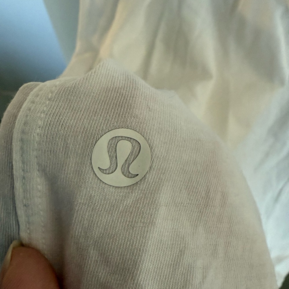 Lululemon New York Skyline All Yours Short Sleeve T-Shirt P2P 22.5” Size 8 - Picture 5 of 8